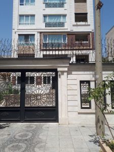حفاظ روی دیوار در آستارا